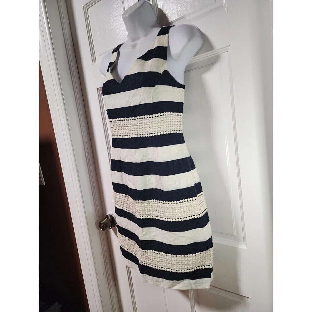 Just Taylor Just TaylorClassic and Timeless Black and lvory Striped V-Neck 4 - Picture 10 of 12